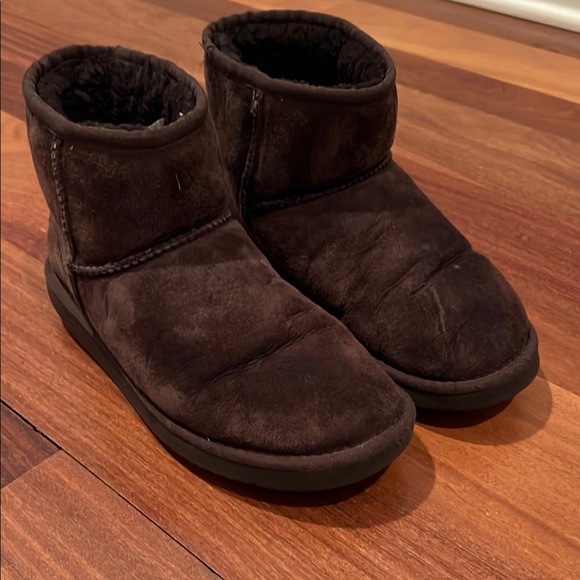 UGG classic mini ankle boots - Picture 1 of 5